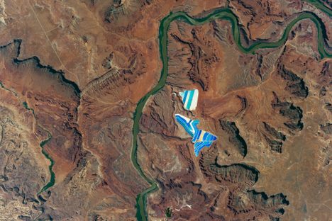 The otherworldly ponds as seen from outer space. (NASA/Public Domain)