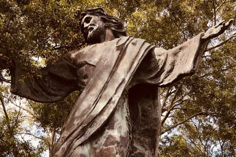 Bilbo Cemetery- Jesus Statue.
