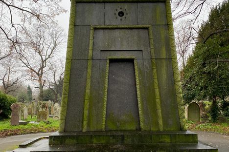 The Tomb of Hannah Courtoy
