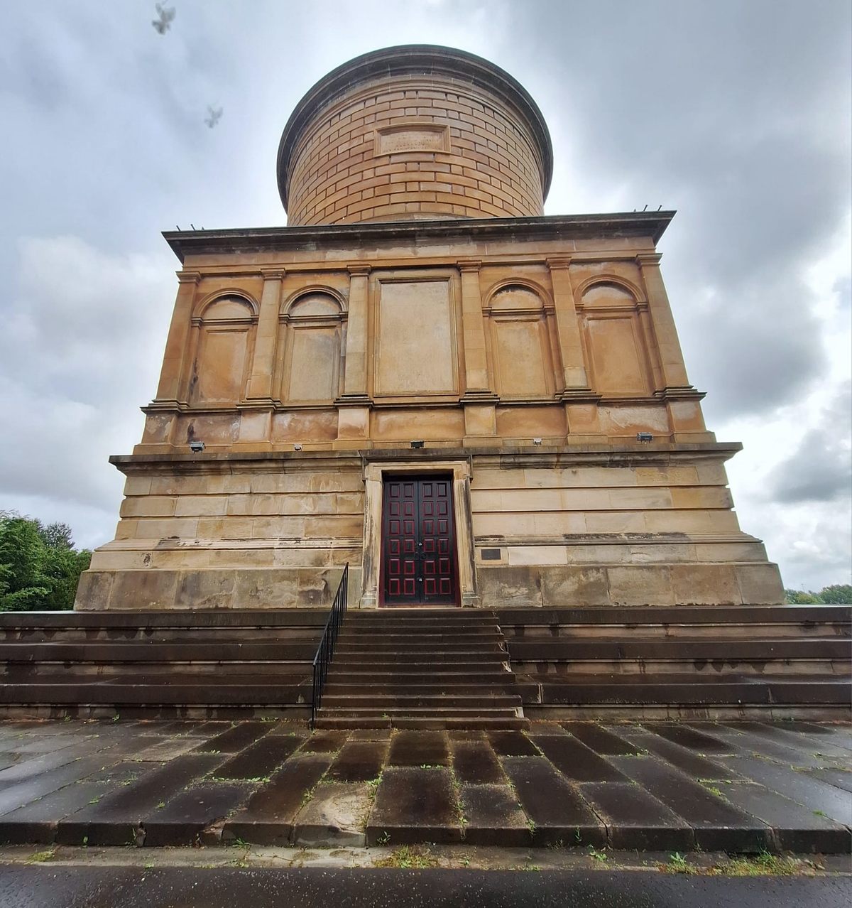 Hamilton Monuments Hamilton Mausoleum – Hamilton, Scotland - Atlas Obscura
