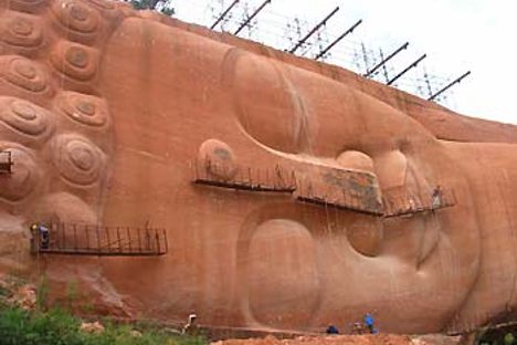 Carving the gigantic head