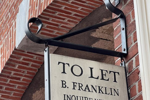 Sign outside the tunnel leading from Market Street to Franklin Court