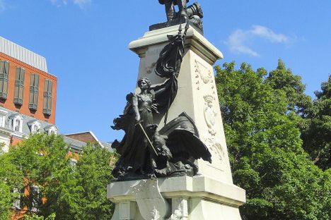 Rochambeau helped lead Americans to victory at Yorktown in 1781. This statue shows him directing his troops.
