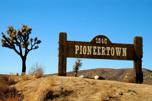 "Pioneertown 1946".