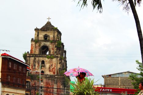 Aside from the fact that the bell tower "sinks," one of the curious things about this tower is its distance from the main cathedral. Pictured here from a nearby park, the cathedral itself cannot be seen. 