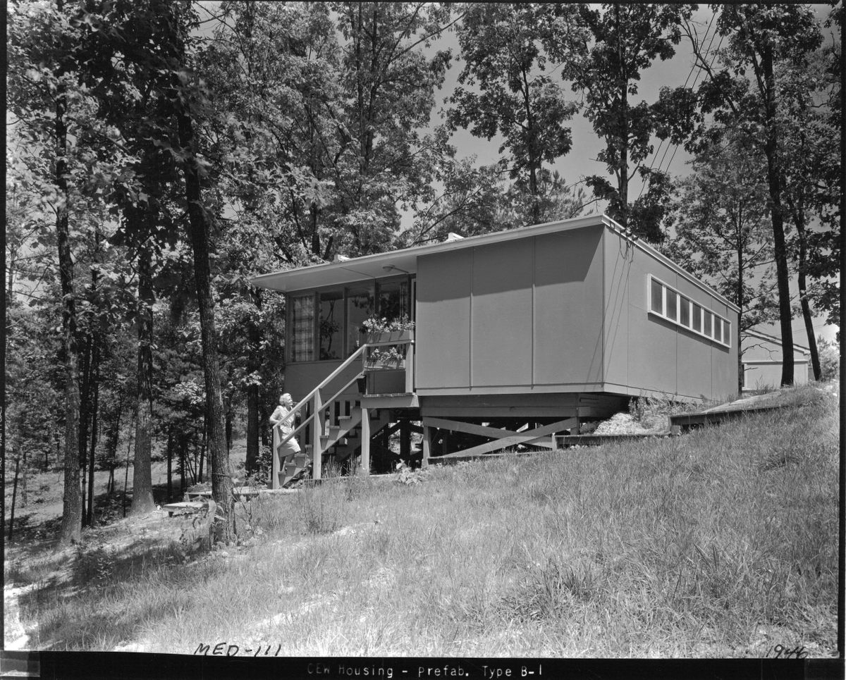 The architecture firm of Skidmore, Owings & Merrill (SOM) oversaw the building of Oak Ridge, including semi-prefabricated homes like this B-1 model, also known as the "Flat Top."