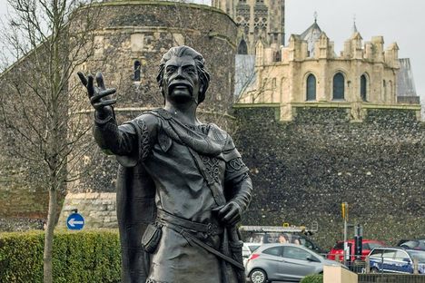 Statue of King Æthelberht