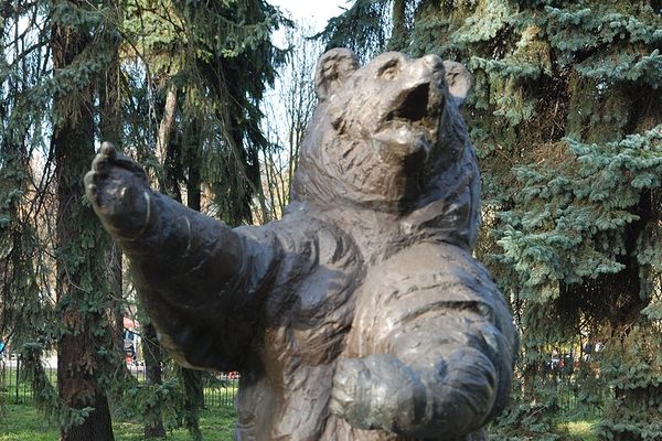 Statue of Wojtek the soldier bear in Jordan Park.