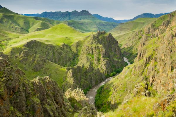 Hells Canyon National Recreational Area, which runs mostly along the border of Idaho and Oregon, encompasses more than 650,000 acres.