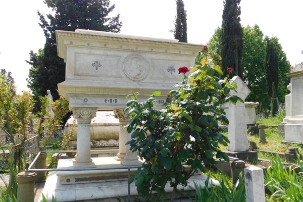 Grave of Elizabeth Barrett Browning.