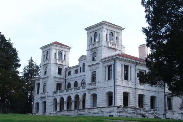 Swannanoa Mansion