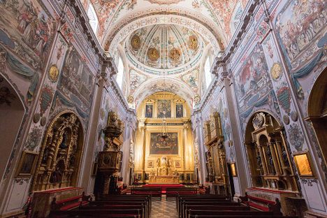 Interior of the church of the Hospital de los Venerables.