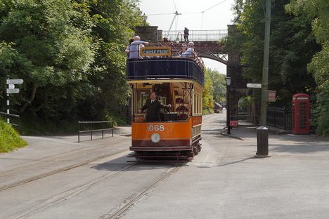 Glasgow Tramcar approaching Victoria Park