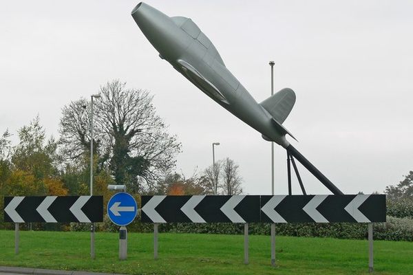 A statue of the the U.K.'s first jet aeroplane in Lutterworth where it was produced.