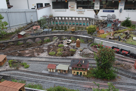 Closer view on the eastern part of Strombergbahn.