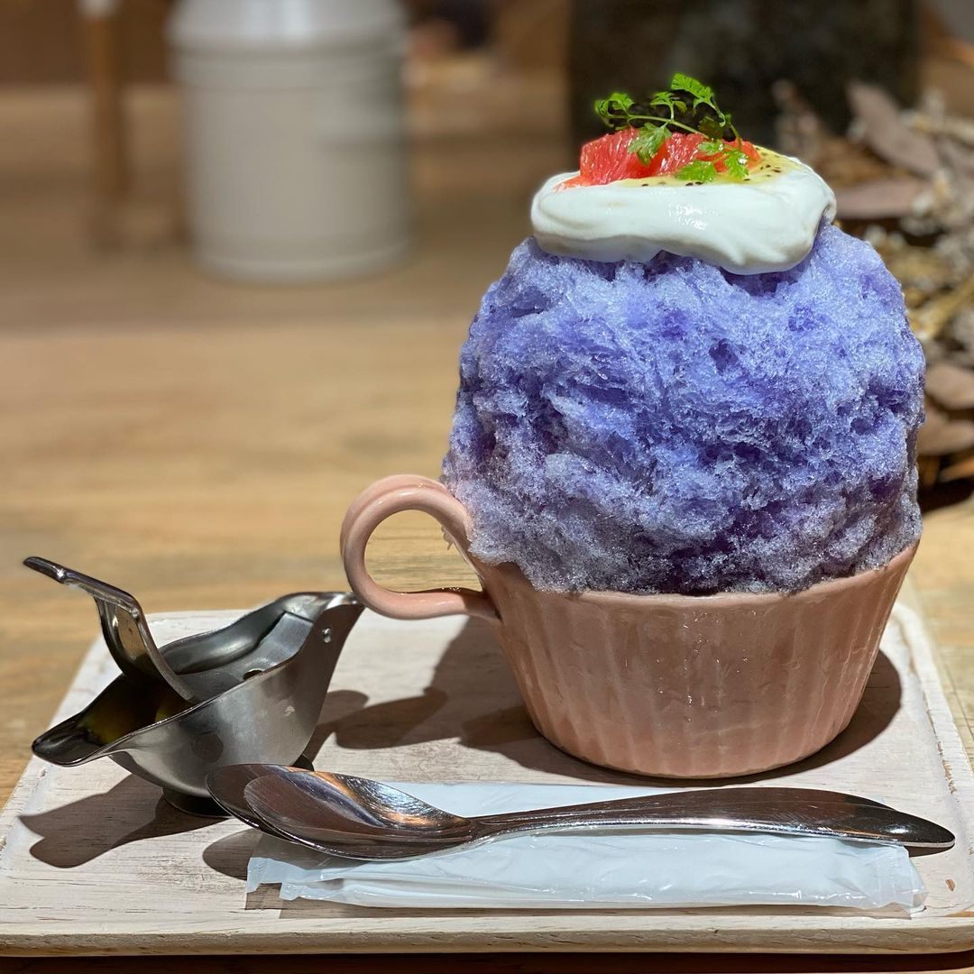 All the kakigori at Housekibaco—including this one tinted with butterfly pea flower—is made with pure ice.