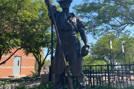 Metallurgical Worker and Metallurgical Science Statues
