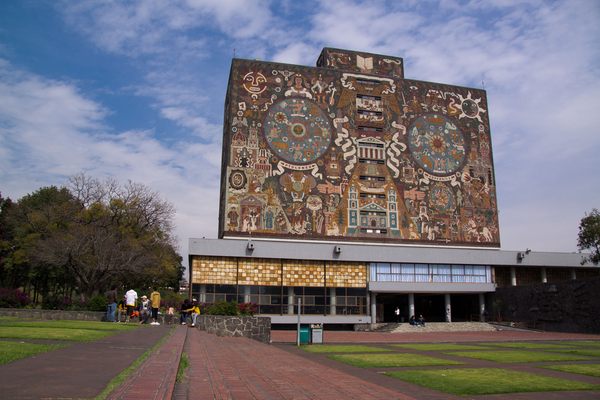 This building does not play music.