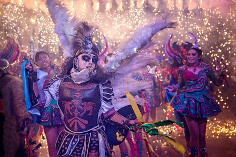 The Diablada dance pits the Archangel Saint Michael, in the uniform of the Roman legions, against the servants of the devil. 