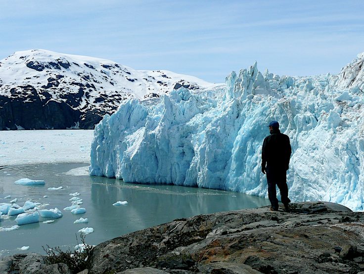 Shore excursion to face of a glacier