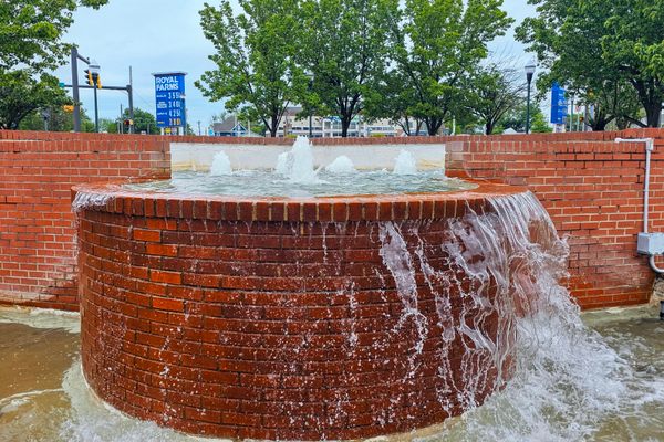 The former site of the inn is now a municipal plaza named Seaford Gateway Park.