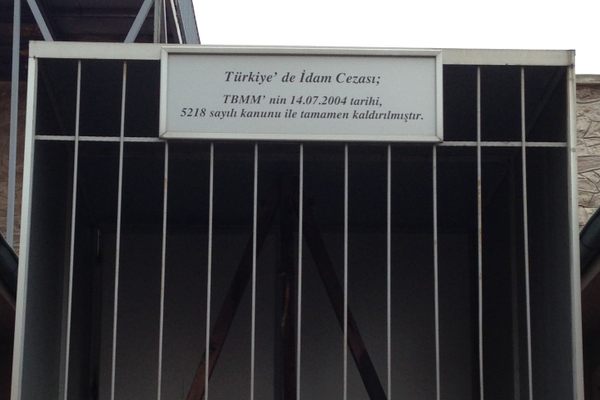 A plate on the cage surrounding the gallows commemorates Turkey’s abolition of the death penalty in 2004. 
