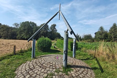 Monument to the geographic center of Belgium