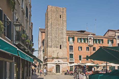 The bell tower as seen from Campo Santa Margherita.