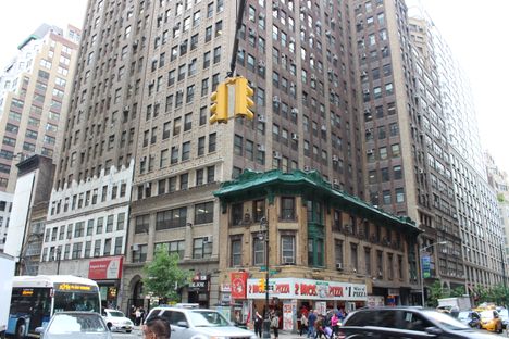 Manhattan's Art Nouveau Pizza Parlour!