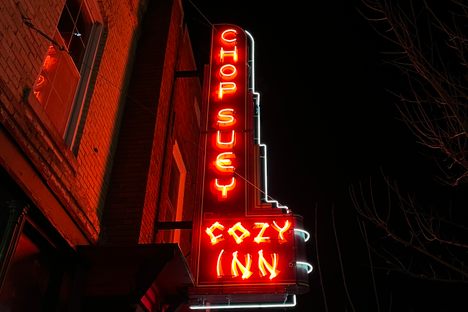Cozy Inn’s Iconic Neon Sign