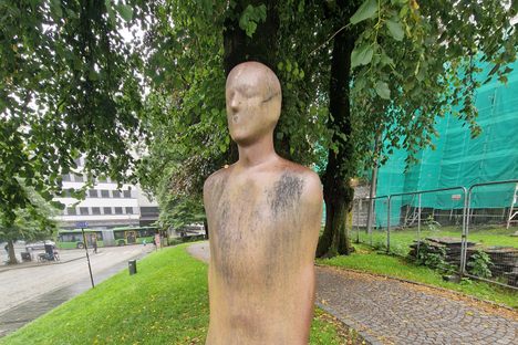 Sculpture at Stavanger Domkirke (6)