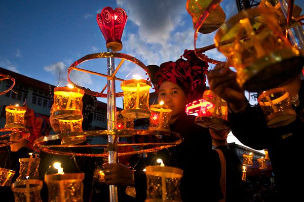 Hundreds of Pa'oh people dressed in traditional clothing walk down the streets of Taunggyi holding a lantern to celebrate the Tazaungdaing Festival of Lights. 