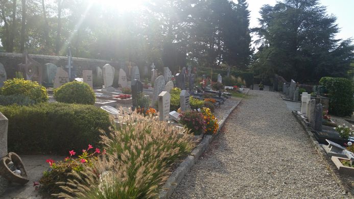 Audrey Hepburn’s Grave – Tolochenaz, Switzerland - Atlas Obscura