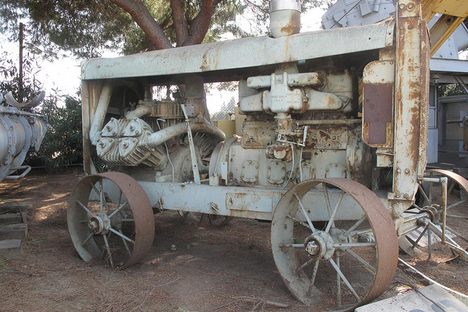 An old-timey war machine