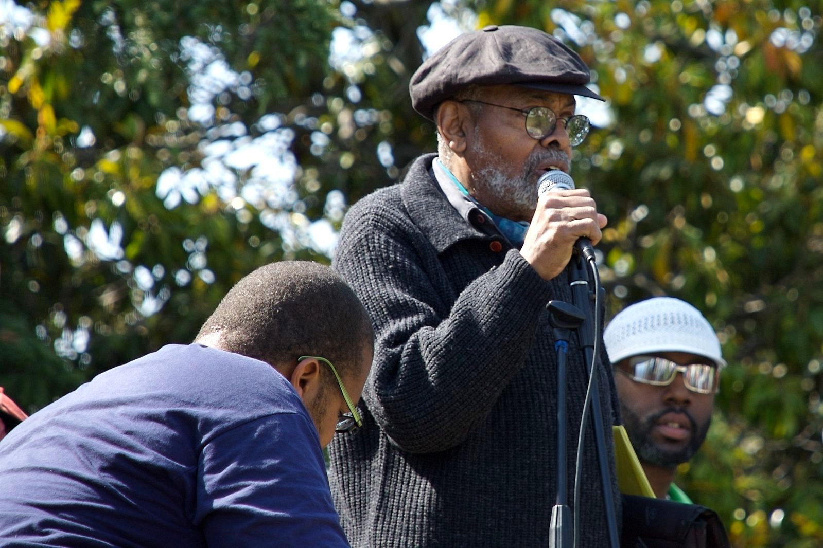 According to this analysis, the poet Amiri Baraka favors a more conversational reading style.
