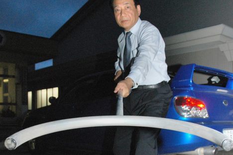 Hiroshi Igushi, principal of Kamiyama Elementary School in Ichinomiya, Japan demonstrates the use of a sasumata, the same day he actually used one to subdue an intruder. 