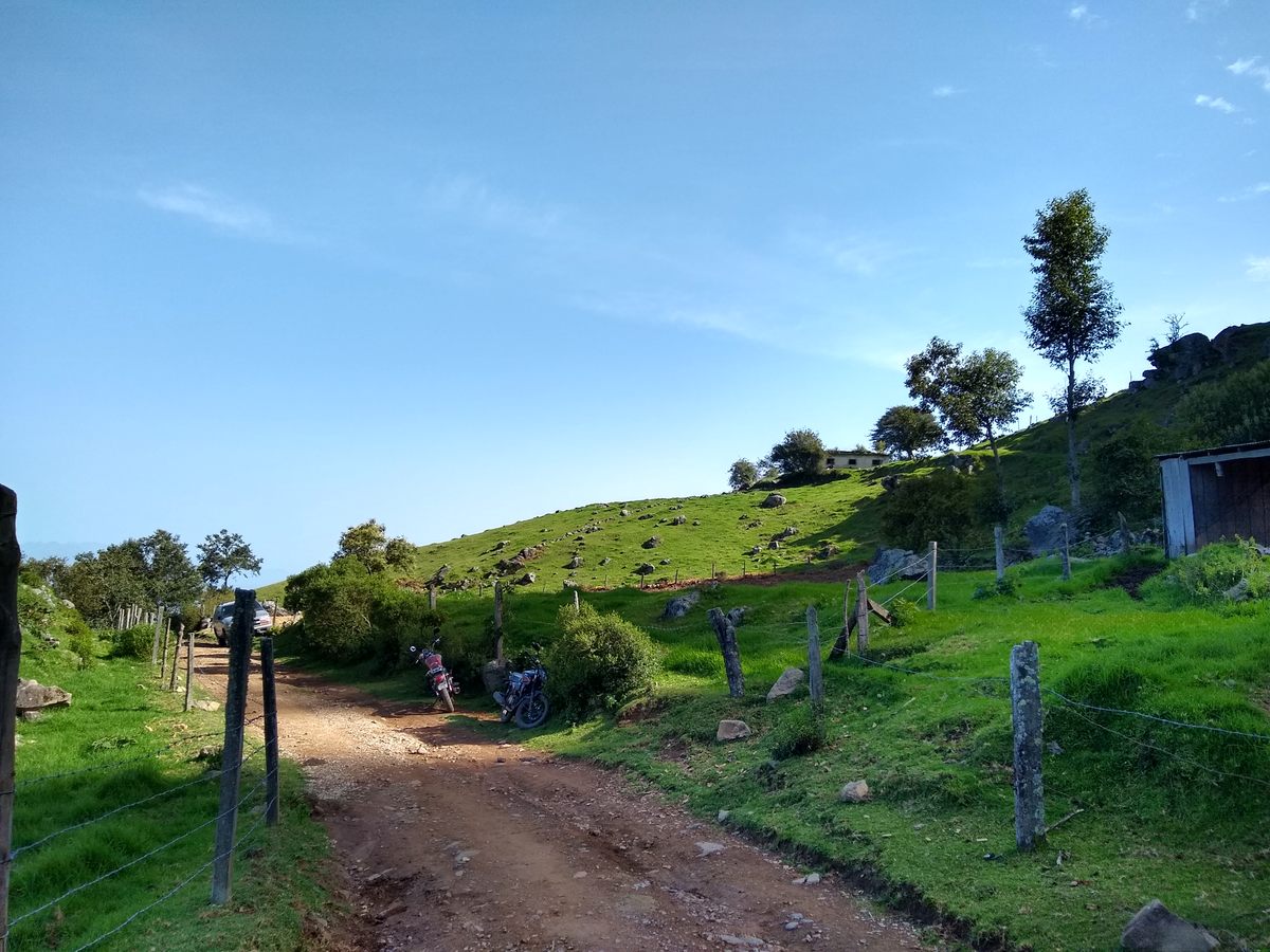This road leads from Piedra Parada to the main mining area.