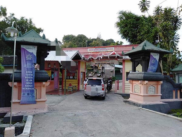 Gunung Kemukus in Kabupaten Sragen, Indonesia
