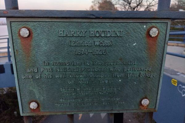 Harvard Bridge Houdini Plaque
