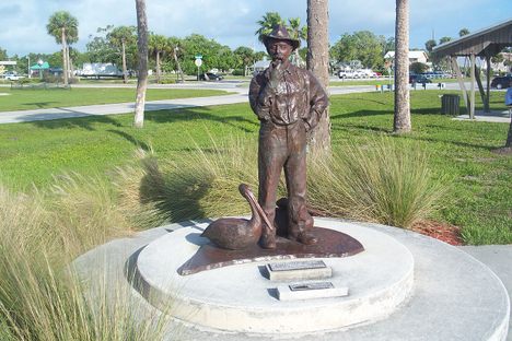Paul Kroegel statue.