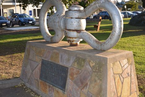 HMVS Victoria Swivel Link