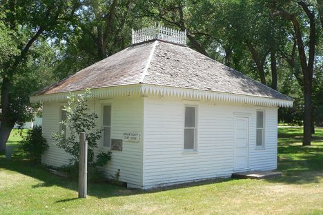 First Arthur County Courthouse 