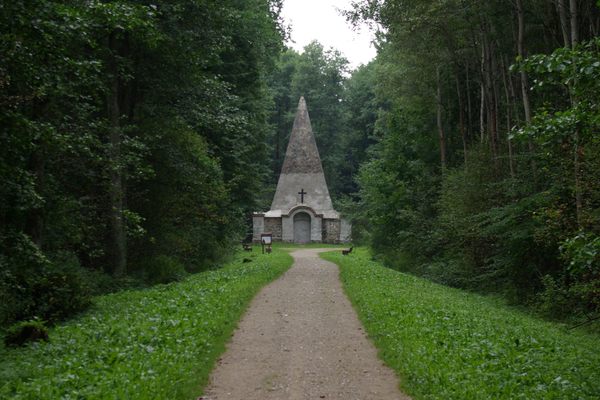 Path leading up to the Pyramid