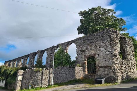 The ruined arches of Leicester's Church.
