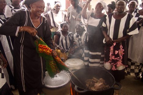 Baye Fall women cook the touffé chicken to be gifted to fellow Muslims at the Grand Mosque.