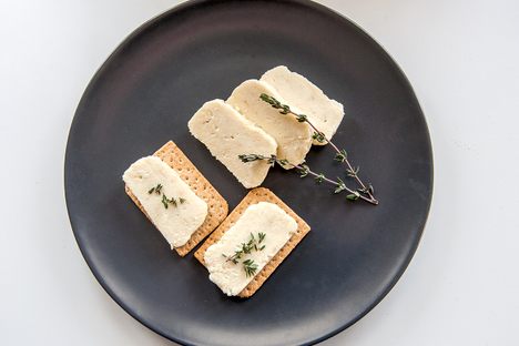 Elegant so was probably not eaten with crackers in ancient Japan.