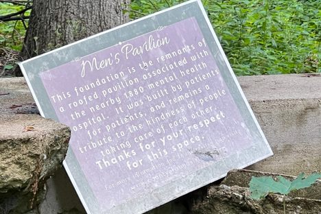 Men’s pavilion sign