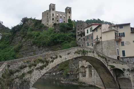Ponte Vecchio, with the castle ruins in the background.