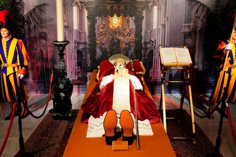 Funerals in the Vatican: Discovering the Final Rites of the Popes