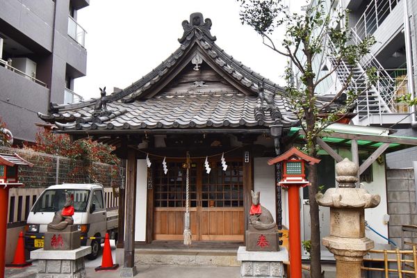 Horoku Inari Shrine.